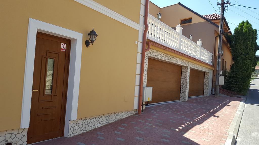 Penzion Galeria Бойнице Экстерьер фото